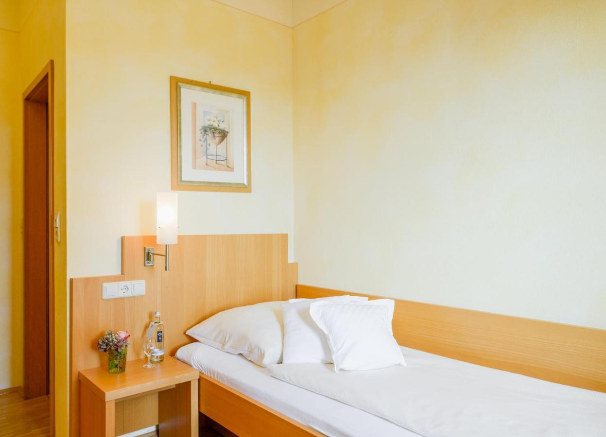 Hotel Kollektur Zellertal エクステリア 写真